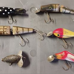 VINTAGE WOODEN FISHING LURES