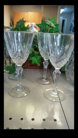 4 Crystal wine glasses