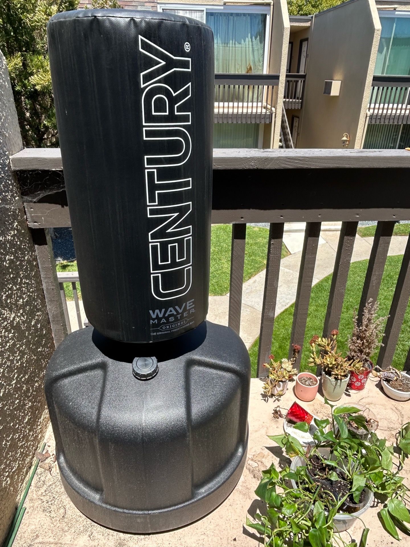 Century Wavemaster freestanding heavy punching bag (Muay Thai, kickboxing, boxing)