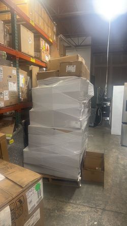 Bedding, sheets, blankets pallets