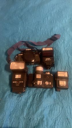 Camera minolta x700 mps  flash maximu     2800AF  woctron 3220 twin  minolta 110 zoom  slr  sunpak T24