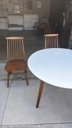 Kitchen table & chairs