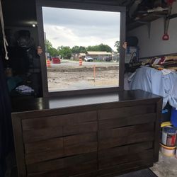 DRESSER WITH MIRROR 