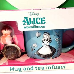 Disney ALICE in WONDERLAND Mug and tea infuser. 
