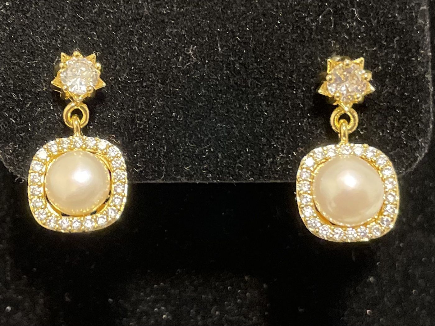 Dangling Fresh Water Pearl Earrings