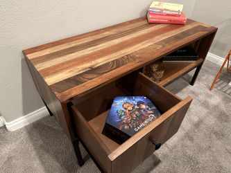 Coffee Table. Excellent Condition!!