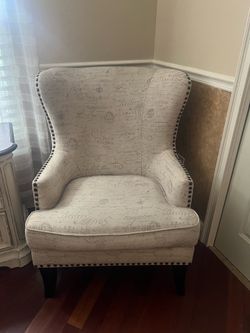 Accent chair off white