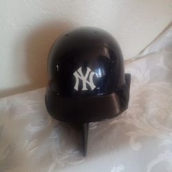  New York Yankees Riddell mini batting helmet With Stand