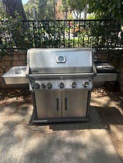 Napoleon 5 burner Grill