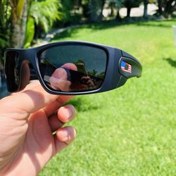 NEW Polarized Oakley Fuelcell With Original Packaging