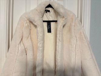 BRAND NEW LuLu’s Faux fur coat