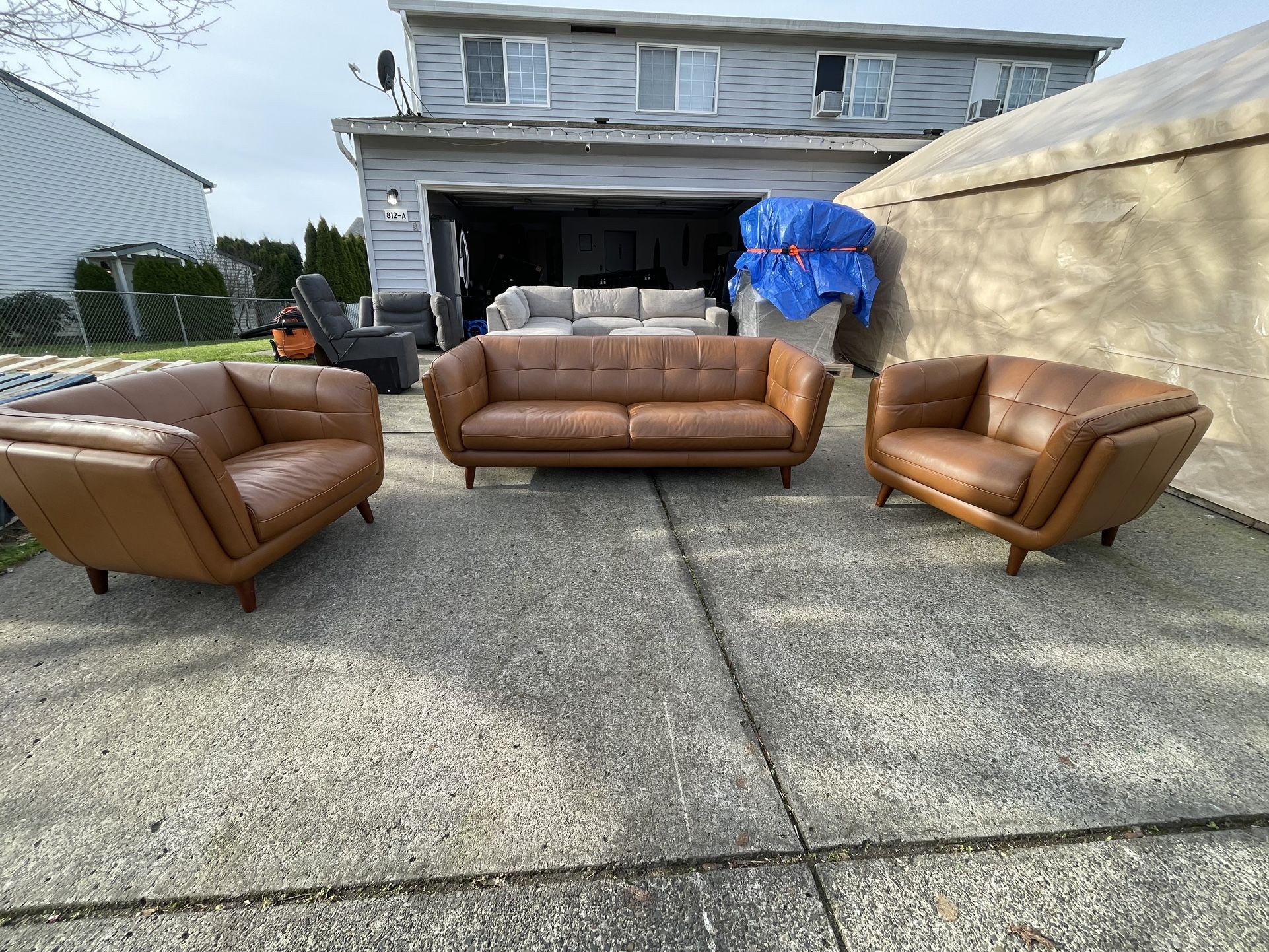 Barcelona 3-piece Leather Set – Sofa, Chair, Chair