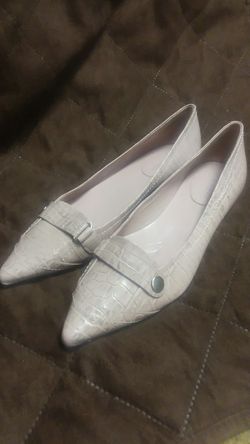 9 West pale pink , gray croc embossed flats