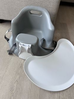 Upseat floor and booster seat