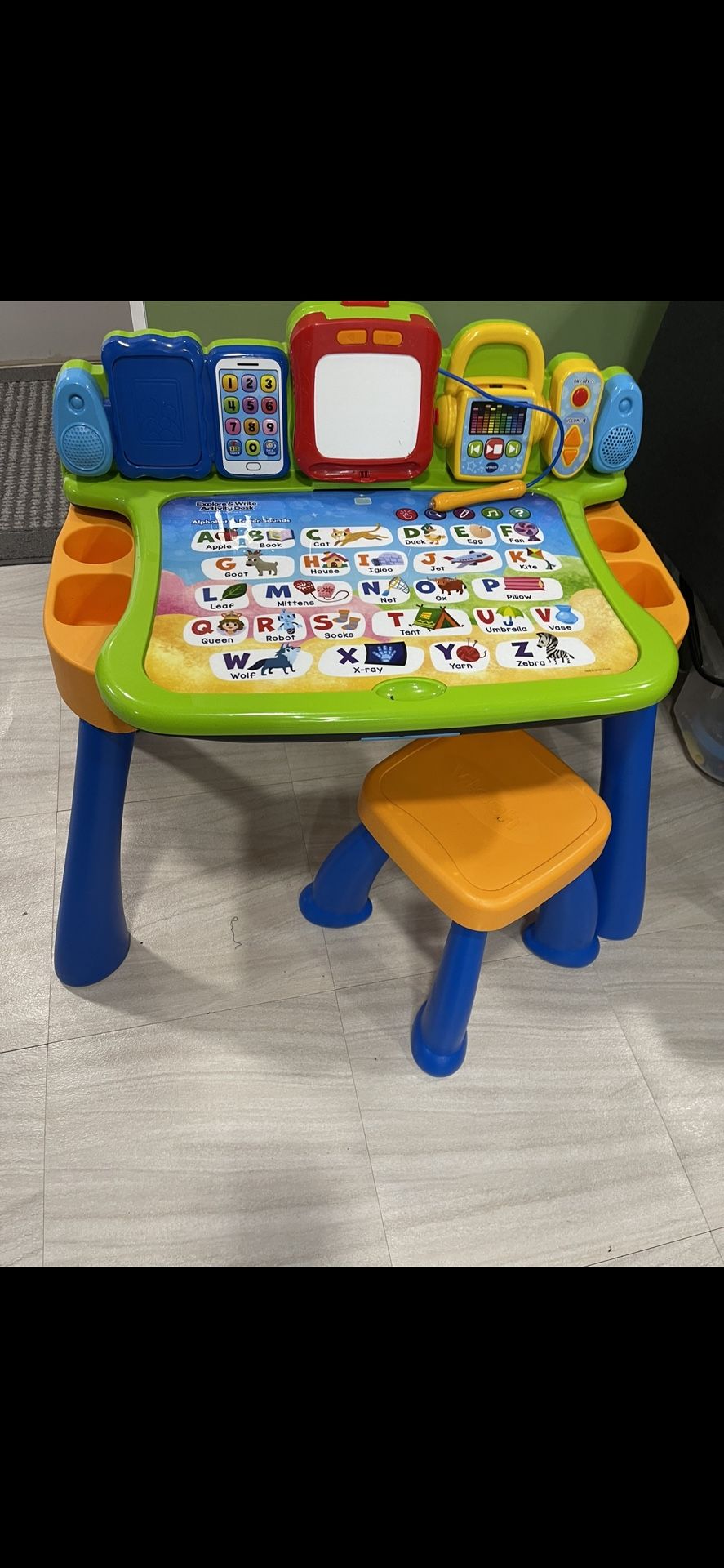 VTech explore and write Activity desk