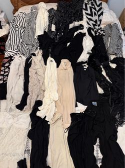 25+ Women’s Tops & Blouses – Size Small – Huge Clothing Lot