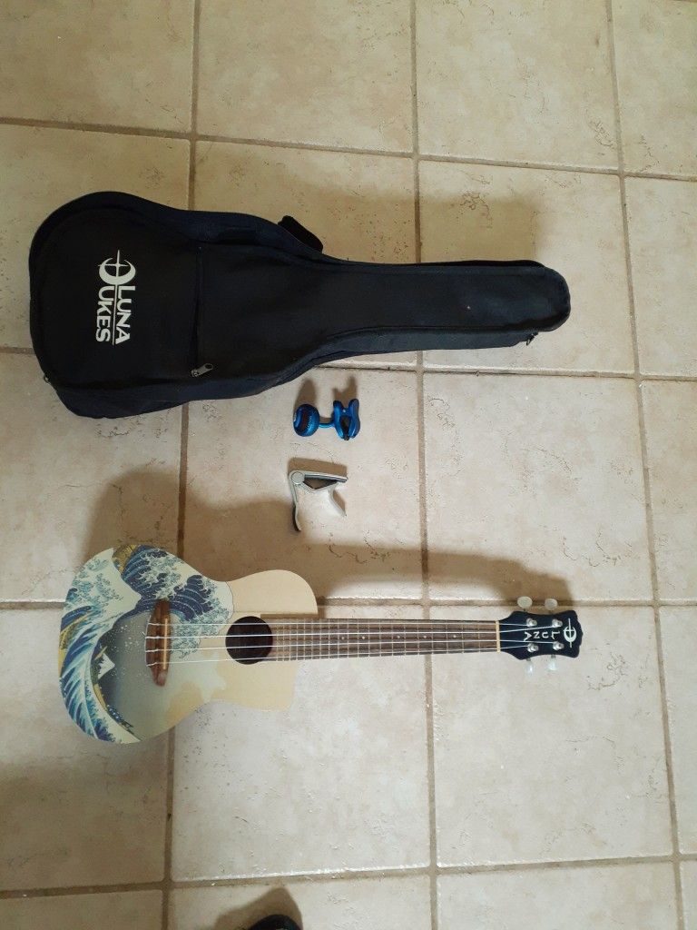 Ukulele Luna Brand Never Used With Extras! With Gig Bag & 2 Tuners