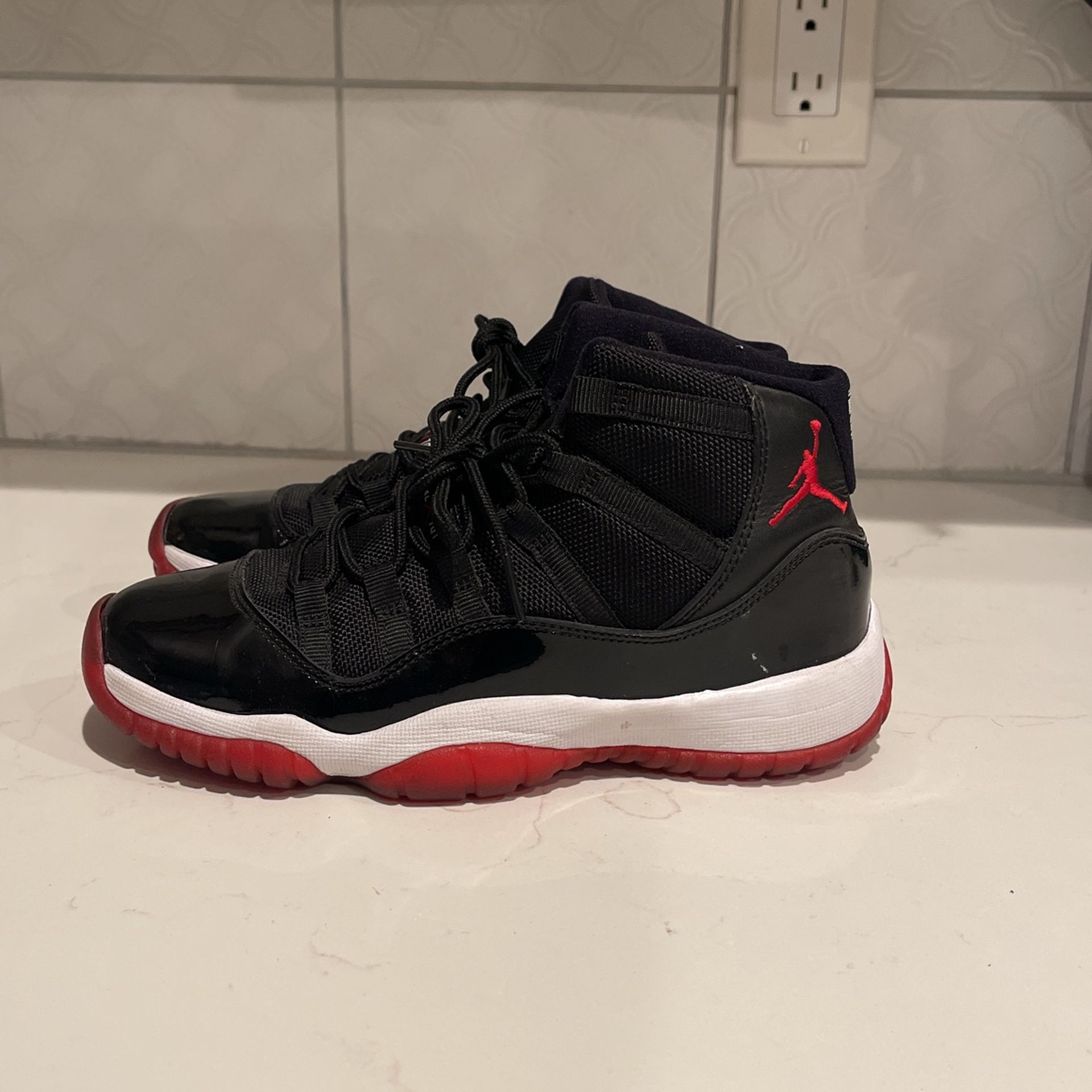 AIR JORDAN 11 BRED SIZE 4.5Y