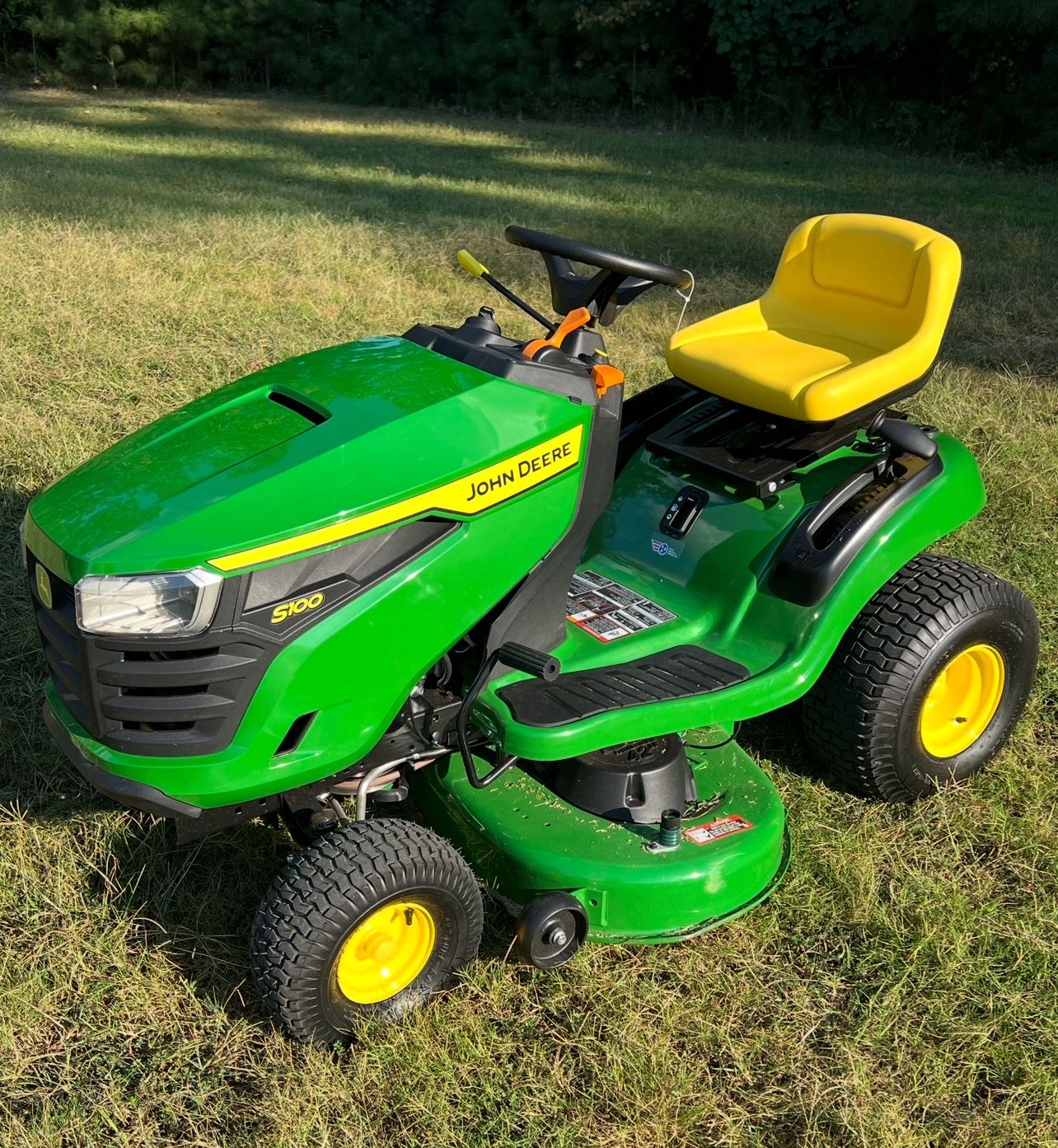 New John Deere S100 Lawn Mower (Delivery Available)