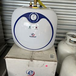 Eccotemp EM-7.0 7 Gallon Electric Indoor Mini-Tank Water Heater - 110/120V, 1440W 
