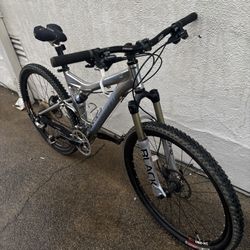 Vintage Stumpjumper Mountain Bike