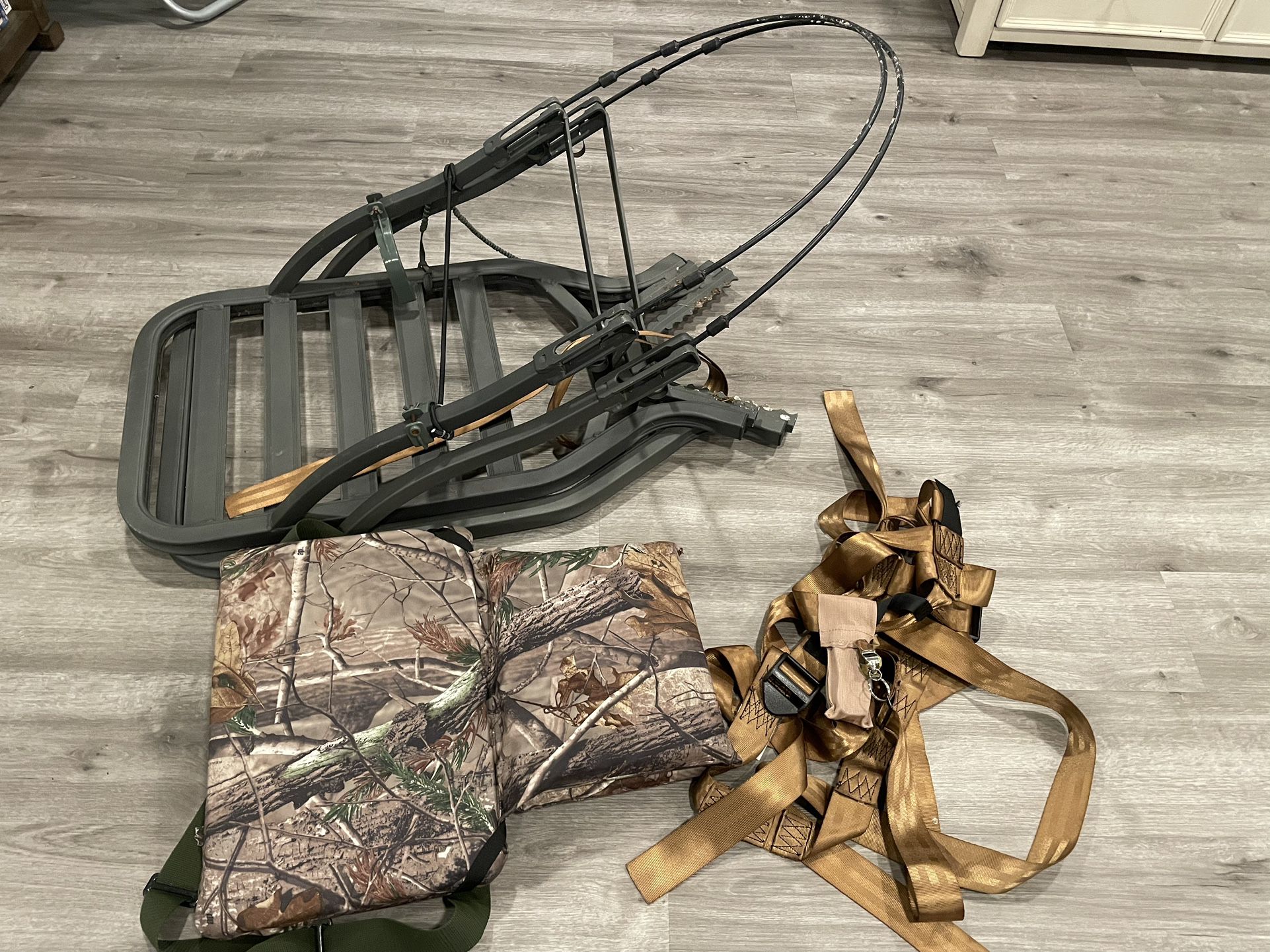 Hunting Tree Stand From Cabela’s W/ Safety Harness 
