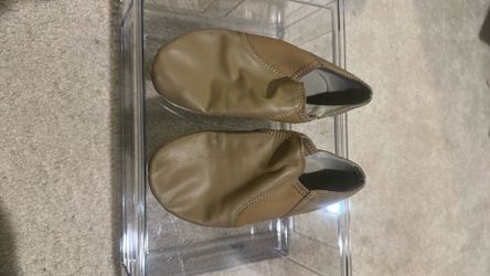 Girls Dance shoes Tan size 4.5