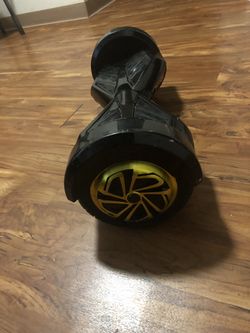Hoverboard w/ Music Bluetooth Great Condition $60