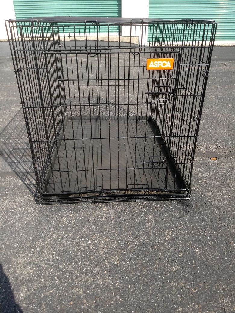 Sturdy strong dog crate clean new ready to use the Deivery is possible today also includes bottom tray