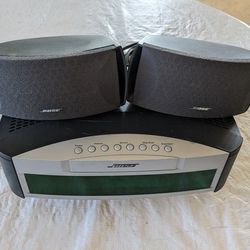 Bose DVD -video with 2 Speakers Remote,&Monster Microphone Included 