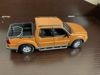 Maisto Ford Explorer Sport Trac 1/18
