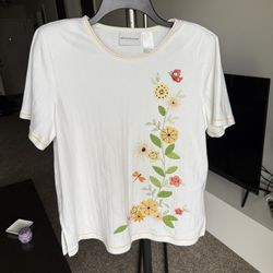 Alfred Dunner white floral embroidered short sleeve shirt with yellow accents