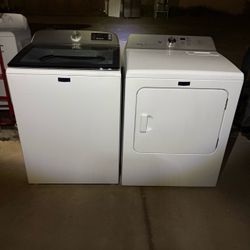 Maytag top load Washer and Dryer set.