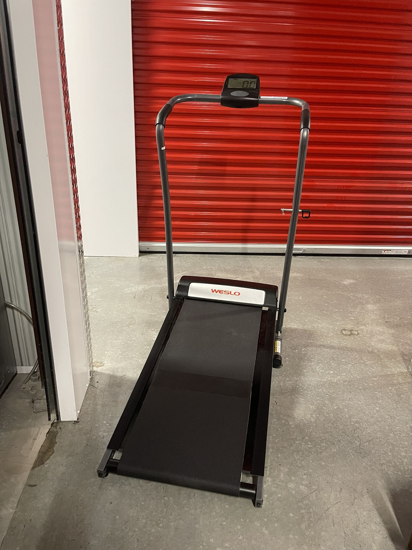Manual Weslo Treadmill for Sale in Portland, OR OfferUp
