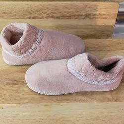 New MUK LUKS 7-8 Slippers 