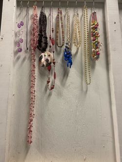Vendo $15 Set de 5 Beaded Necklaces