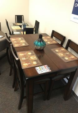 Brand new 5pc counter-height table set. Extends to fit 8 people!
