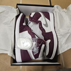 New Jordan 1 Bordeaux Size 9.5