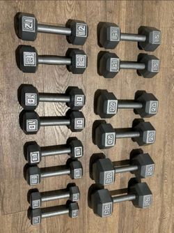 Beautiful Set Of Hex Cast Iron Dumbbells  In NEW CONDITION Total: 190 lbs