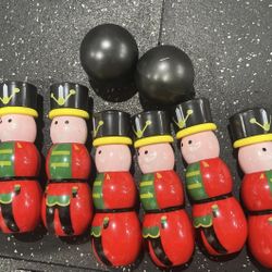 Nutcracker bowling game 6 Soldier Pins and 2 balls Christmas gift New
