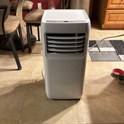 One Year Old In Window Release Room Air Conditioner Unit  