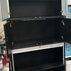 Cabinet / Shelves