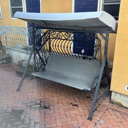 Swinging Patio Chair