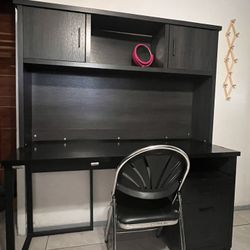 Free Desk With Hutch 