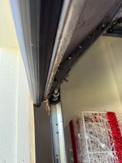 Bottom rubber garage seal