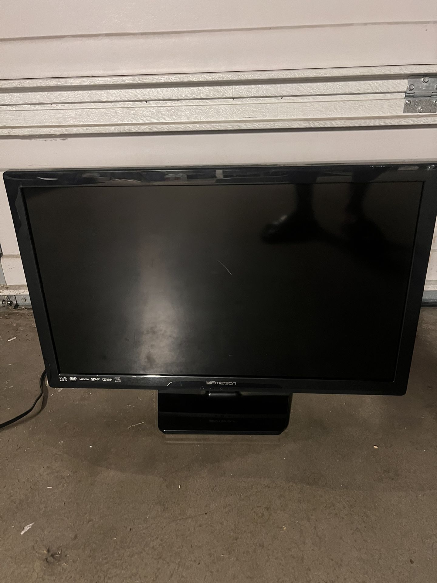 Emerson 32 inch tv with dvd player for sale in lakewood ca offerup