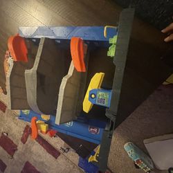 Hot wheel station play set