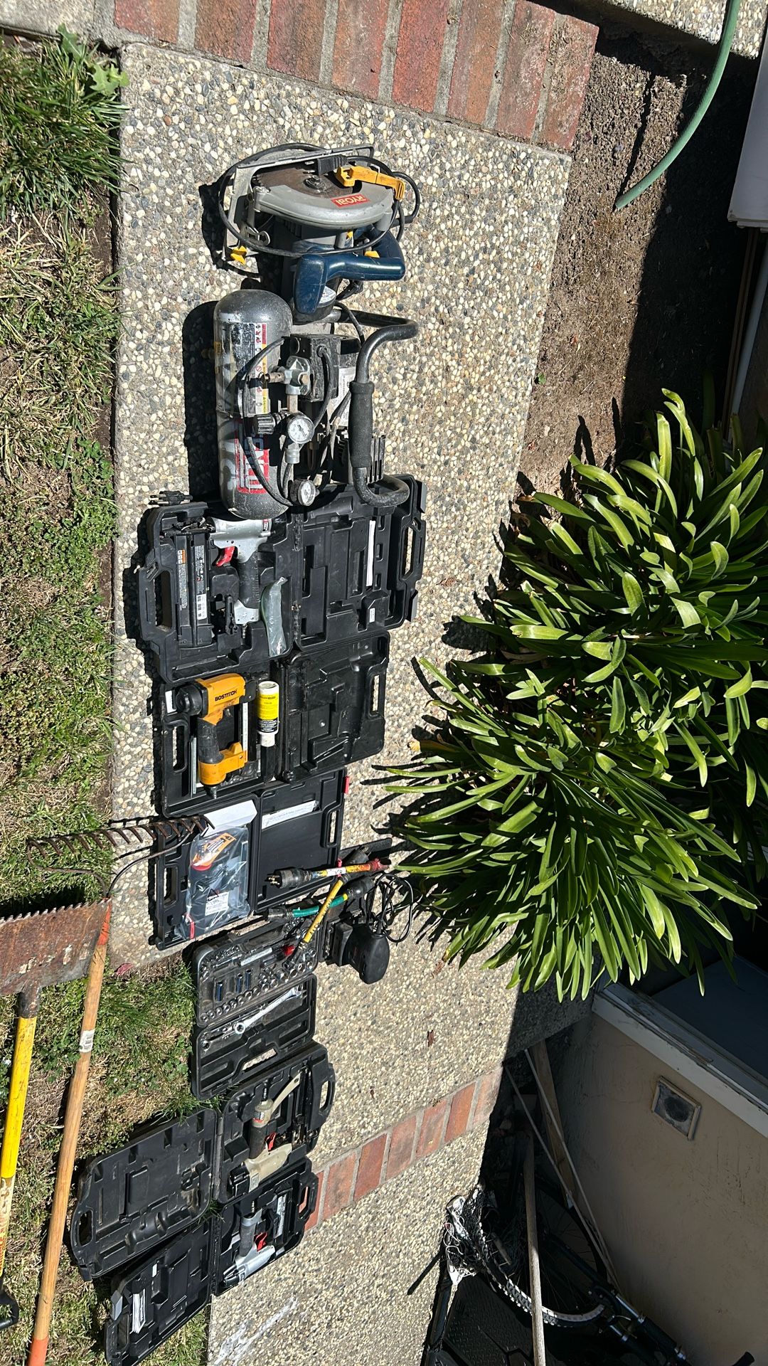 Senco Air Compresor, Porter Cable 2” Finish Nail Guns 2, Bostich Stapler, Brand New Pin Nailer 1, Socket Set , Ryobi Skill Saw 7 1/2”. Pam Sunder, Por