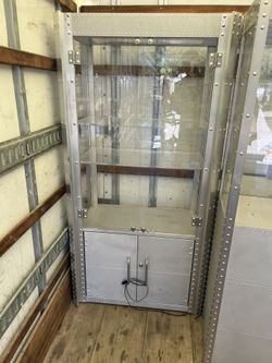 Oakley 1.0 display case