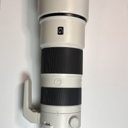 Sony FE 200-600mm f/5.6-6.3 G OSS Lens – Excellent Condition + Hood + Caps + Tripod Foot + Bag